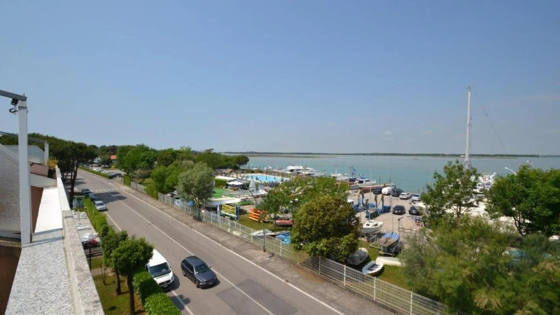 Spacious And Bright Flat With Swimming Pool - Beahost Bibione 0*,  Italy